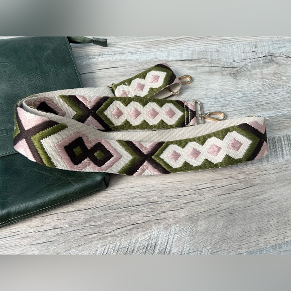 Thomas & Lee Crossbody
Messenger Green Leather Boho Strap Interchangeable - Picture 8 of 8